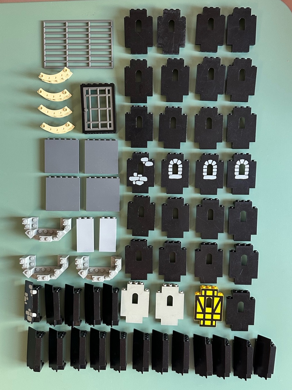 Vintage LEGO castle pieces - 1980s-90s.